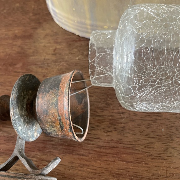 Bronze wall sconce with clear crackled glass shade - Picture 4 of 12